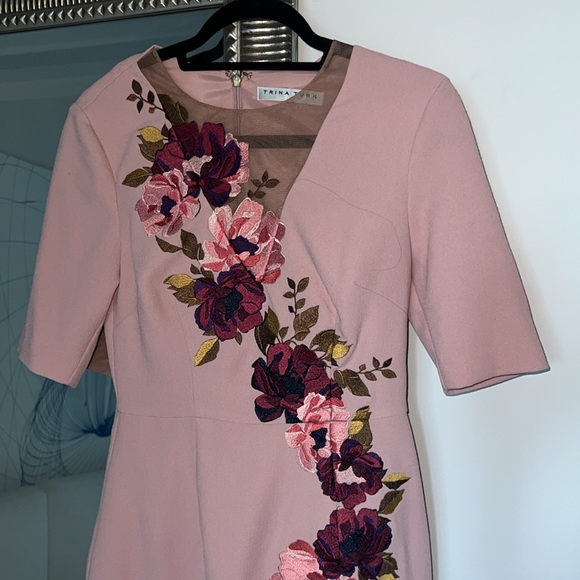 TRINA TURK Knightly Embroidered Applique 2 - Picture 5 of 12